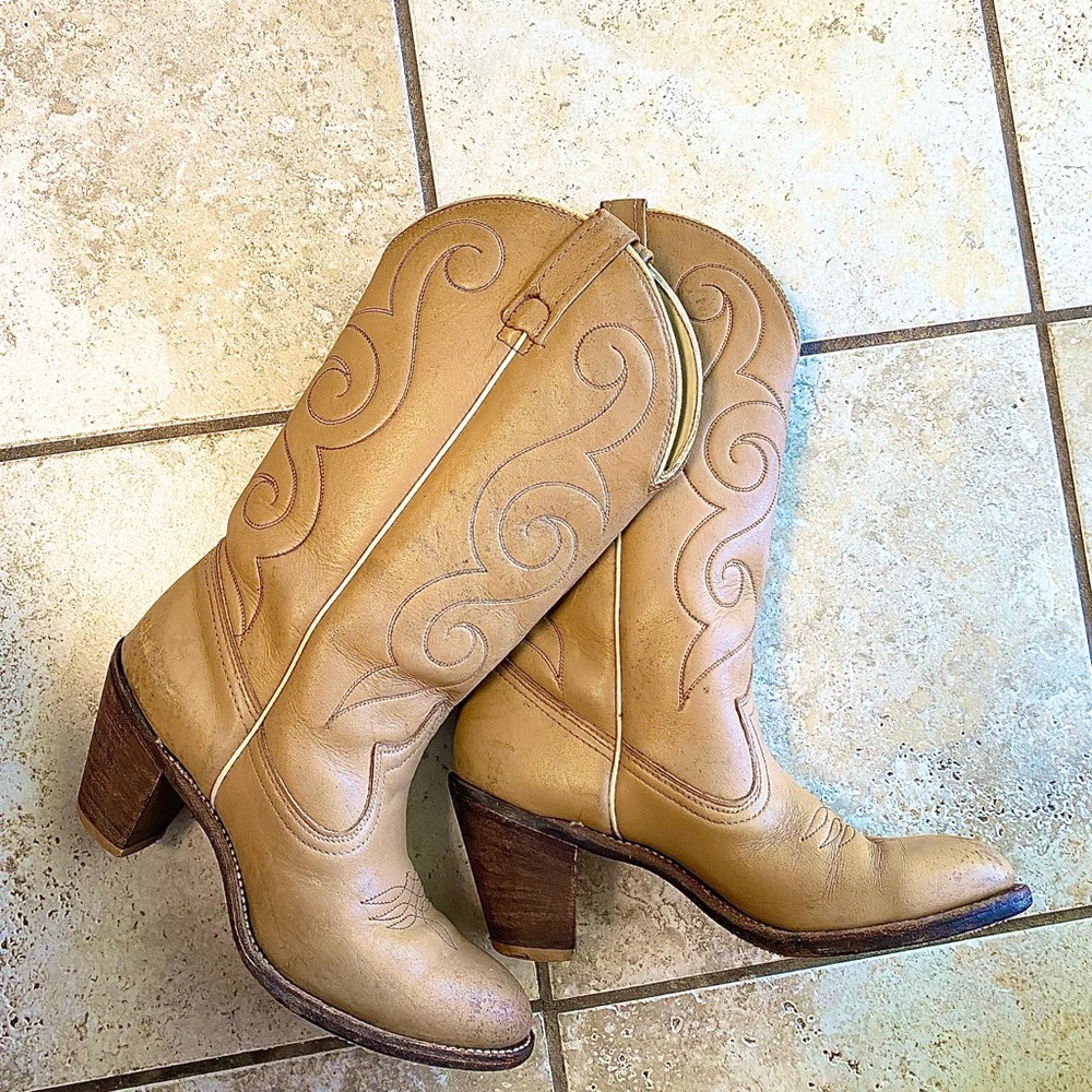 ACME Women’s Western Boots✨